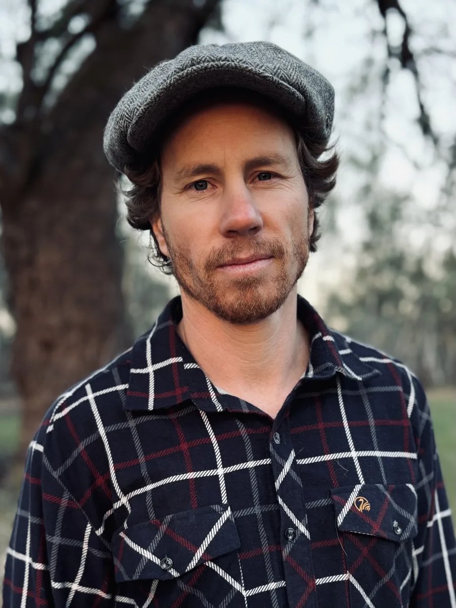 Portrait of Leon Cossar in a flat cap and plaid shirt